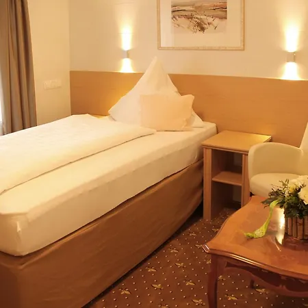 & Restaurant Bei Baki 3*